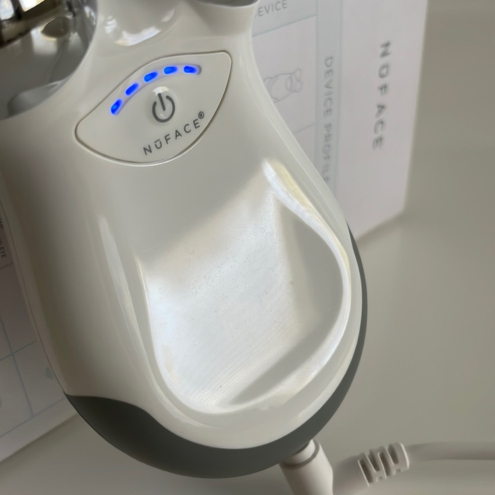 ✨ NuFACE® Mini Mini Facial Toning Device ✨ EUC